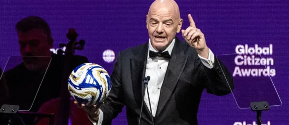 Fußball-Weltverbandschef Gianni Infantino spricht auch über politische Themen. - © Stefan Jeremiah/FR171756 AP/AP/dpa
