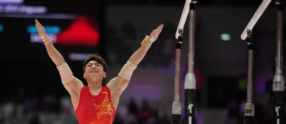 Nachfolger von Lukas Dauser als Barren-Weltmeister: Zou Jingyuan. - © Dita Alangkara/AP/dpa