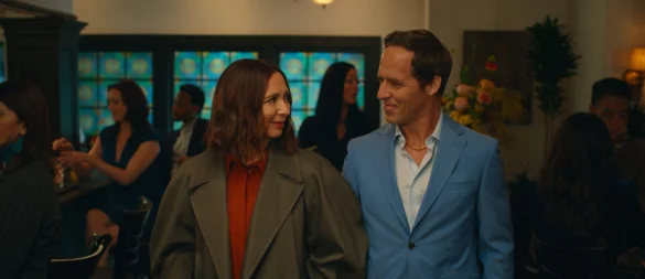Maya Rudolph und Nat Faxon in einer Szene der Serie "Reich". - © -/AppleTV/dpa