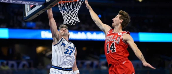 Franz Wagner (l) kann die Niederlage der Orlando Magic gegen Chicago nicht verhindern. - © Phelan M. Ebenhack/FR121174 AP/AP/dpa