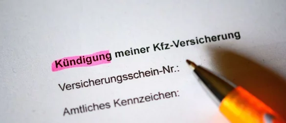 Drum prüfe, wer sich trennen will: Wer bei seinem alten Kfz-Versicherer kündigen will, beachtet zuvor besser ein paar Dinge. - © Jonas Walzberg/dpa/dpa-tmn