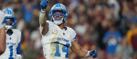 Amon-Ra St. Brown bejubelte seinen Touchdown mit einem Gruß an US-Präsident Donald Trump, der sich das Spiel vor Ort anschaute. - © Stephanie Scarbrough/AP/dpa