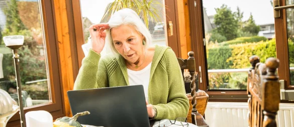 Formlose Mail genügt oft vorerst: Angehörige sollten Versicherungen schnell informieren, um keine Fristen zu verpassen. - © Christin Klose/dpa-tmn