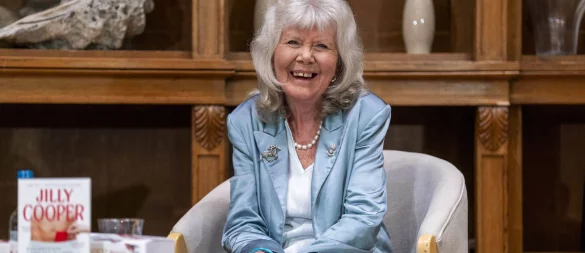 Die für ihre Liebesromane bekannte Jilly Cooper ist tot. - © Lucy Ray/PA Media Assignments/PA/AP/dpa