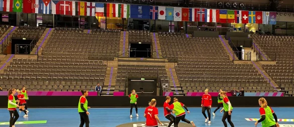 Die deutschen Handballerinnen gehen voller Zuversicht in die Heim-WM. - © Eric Dobias/dpa