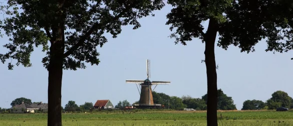 Windmu?hlen wie die Olde Mölle hat man in Achterhoek mitunter fast für sich: Touristenmassen sind hier nicht unterwegs. - © Bernd F. Meier/dpa-tmn