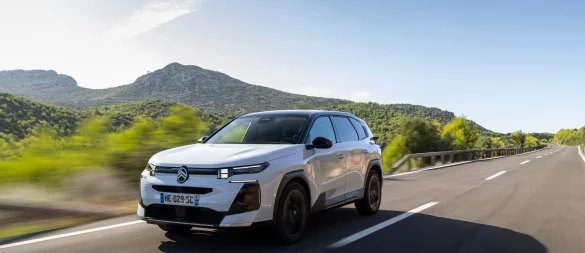 Etwas länger und breiter: Der neue Citroën C5 Aircross hat zwar auch "nur" fünf Sitzplätze, bietet aber insgesamt mehr Platz. - © Adrien Cortesi/Stellantis/Citroën/dpa-tmn