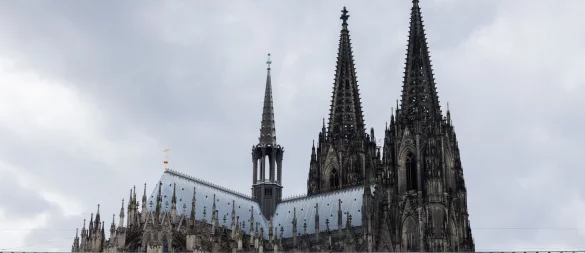 Ab Freitag (14.11.) fahren bis zum 24. November keine Fern- und Regionalzüge zum Kölner Hauptbahnhof, sondern machen einen Bogen um das Zentrum der Rhein-Metropole. - © Rolf Vennenbernd/dpa/dpa-tmn