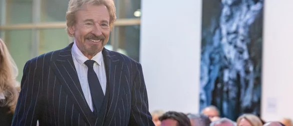 Moderator Thomas Gottschalk will sich nach einem Abschied aus dem TV-Geschäft für mindestens ein Jahr aus der Öffentlichkeit zurückziehen und reisen. (Archivbild) - © Armin Weigel/dpa