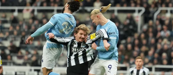 Nick Woltemade spielte eine gute Partie, blieb beim 2:1-Sieg seiner Mannschaft gegen Manchester City aber ohne Tor. - © Jon Super/AP/dpa