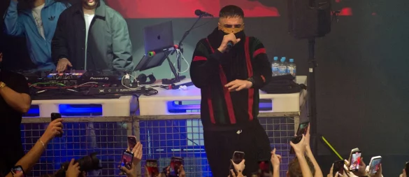 In Osnabrück gab Haftbefehl das erste Konzert seit Erscheinen seiner Doku. - © Philipp Hülsmann/dpa