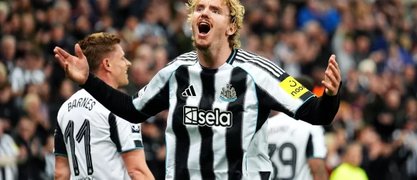Nick Woltemade feiert mit Newcastle United den Sieg gegen Benfica Lissabon - © Mike Egerton/PA Wire/dpa
