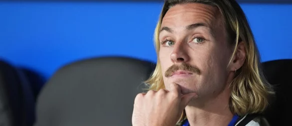 Derzeit nur als Zuschauer bei Spielen seines FC St. Pauli dabei: Kapitän Jackson Irvine. - © Marcus Brandt/dpa