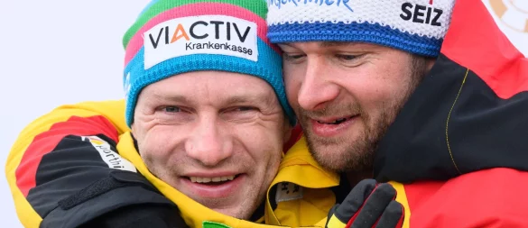 Francesco Friedrich (l) muss den Gesamtweltcup im Zweierbob an Johannes Lochner abtreten. (Archivbild) - © Robert Michael/dpa