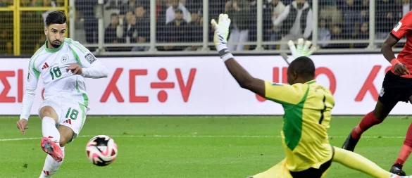 Half Algerien entscheidend mit in der WM-Qualifikation: der Wolfsburger Mohamed Amoura (Archivbild) - © Fateh Guidoum/AP/dpa