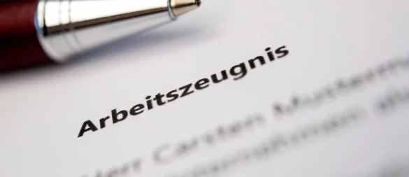 «Wir wünschen für die Zukunft alles Gute» im Arbeitszeugnis – Was steckt wirklich hinter solchen Formulierungen? - © Andrea Warnecke/dpa-tmn