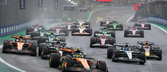 Auf dem Weg zum Start-Ziel-Sieg: Lando Norris (vorn) baute im Sprint seine WM-Führung aus. - © Andre Penner/AP/dpa