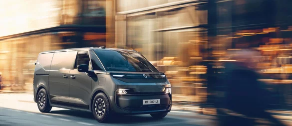 Renault bringt 2026 die nächste Generation des Trafic auf den Markt: Der vollelektrische Transporter basiert auf einer neuen Plattform, die einen ebenen Ladeboden, eine niedrigere Ladekante und ein flacheres Dach ermöglicht. - © Renault/dpa-tmn