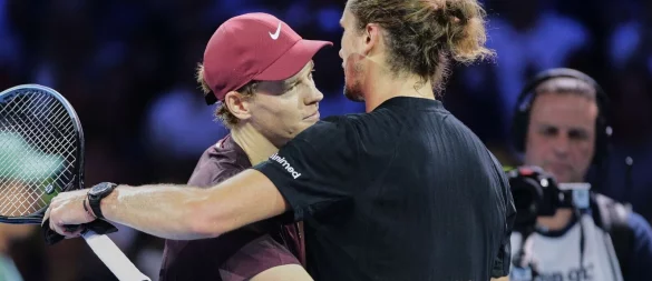 Schätzen und respektieren sich: Jannik Sinner (l) und Alexander Zverev - © Heinz-Peter Bader/AP/dpa