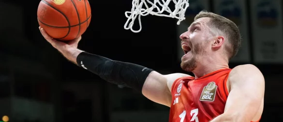 Führte die Bayern-Basketballer zum nächsten Sieg in der Euroleague: Europameister Andreas Obst. (Archivbild) - © Soeren Stache/dpa