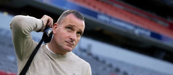 Brügges Trainer Nicky Hayen beim Rundgang durch die Allianz Arena. - © Sven Hoppe/dpa