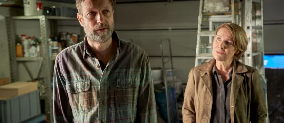 Szene des Krimis «Marie Brand und der überwundene Tod» mit Schauspieler Martin Skoda als Malermeister Stefan Fassbender und Mariele Millowitsch als Marie Brand. - © Guido Engels/ZDF /dpa