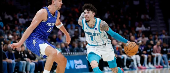 Franz Wagner (links) und die Magic beendeten ihre Negativserie. - © Nell Redmond/AP/dpa