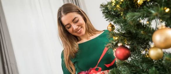 Auch allein kann man die Feiertage gut verbringen - und sich auch beschenken, etwa mit Dingen, die einem guttun. - © Christin Klose/dpa-tmn