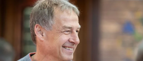 Ex-Bundestrainer Jürgen Klinsmann sieht den deutschen Fußball auf einem guten Weg. (Archivbild) - © Silas Stein/dpa
