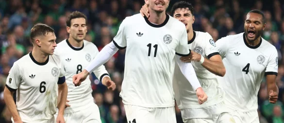 Mit der Schulter zu seinem ersten Länderspiel-Tor: Nick Woltemade. - © Peter Morrison/AP/dpa