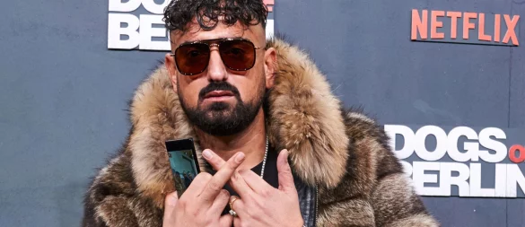 Bei Netflix ist eine vieldiskutierte Doku über den Rapper Haftbefehl zu sehen (Archivbild). - © Annette Riedl/dpa