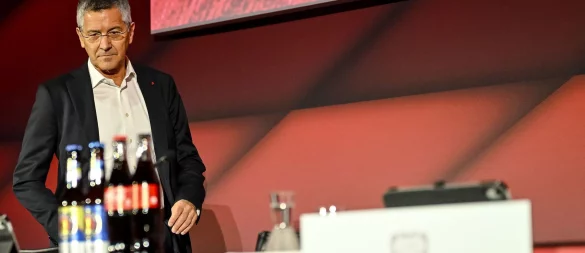 Bayern-Präsident Hainer wünscht sich Maßnahmen zur Deckelung von Spieler-Gehältern. (Archivbild) - © Harry Langer/dpa