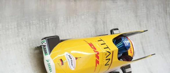 Johannes Lochner und Georg Fleischhauer beim ersten Zweierbob-Rennen auf der neuen Olympia-Bahn in Cortina d'Ampezzo. - © Andrew Medichini/AP/dpa