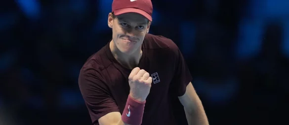 Jannik Sinner holt im ersten Gruppenspiel der ATP Finals den ersten Sieg. - © Antonio Calanni/AP/dpa