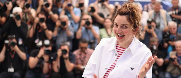 Alice Rohrwacher im Jahr 2023 in Cannes. (Archivbild) - © Vianney Le Caer/Invision/AP/dpa
