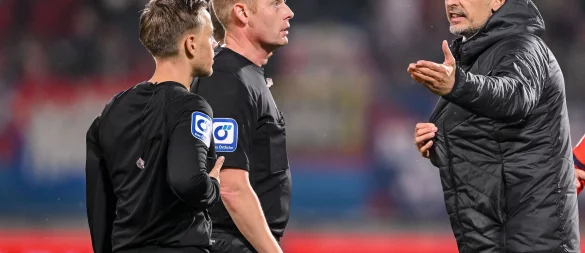 Dino Toppmöller übt nach dem Remis in Heidenheim heftige Kritik am Schiedsrichter. - © Harry Langer/dpa