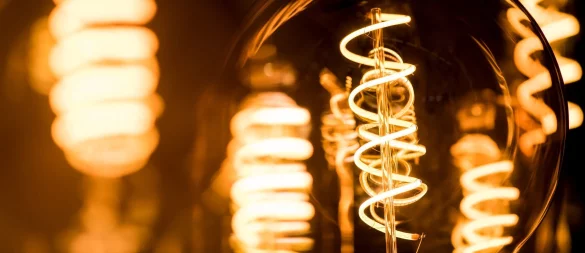 Wussten Sie\'s? Mit 60 Jahren braucht man für den gleichen Helligkeitseindruck wie eine 20-jährige Person etwa die doppelte Lichtmenge. - © Franziska Gabbert/dpa-tmn