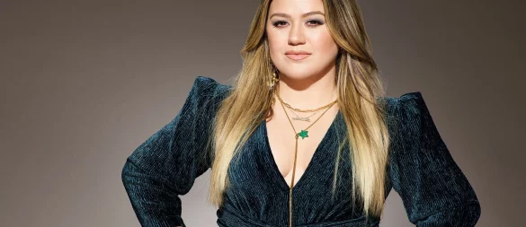 US-Sängerin Kelly Clarkson hat während eines Auftritts ihren Fans von einem übergriffigen Vorschlag eines Managers berichtet. - © Chris Haston/NBC/dpa