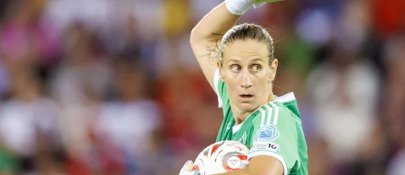 Einen Tag später beim DFB als geplant: Torhüterin Ann-Katrin Berger. (Archivfoto) - © Michael Buholzer/KEYSTONE/dpa