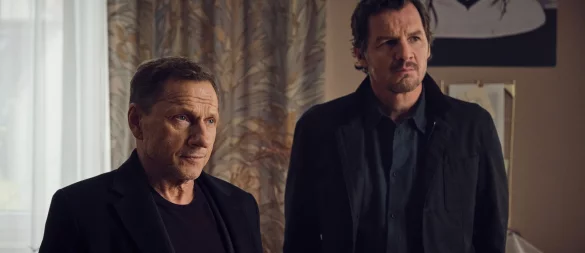 Thorsten Lannert (Richy Müller) und Sebastian Bootz (Felix Klare) rollen das Leben einer einsam gestorbenen jungen Frau auf. - © Benoît Linder/SWR Presse/Bildkommunikation/dpa