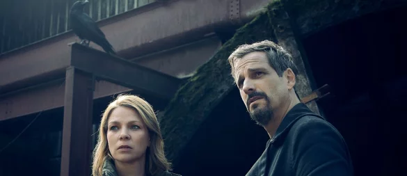 Die Freudenstädter Mordkommission um Maris Bächle (Jessica Schwarz) und Konrad Diener (Max von Thun) steht vor einem Rätsel. - © Frank Dicks/ZDF/dpa