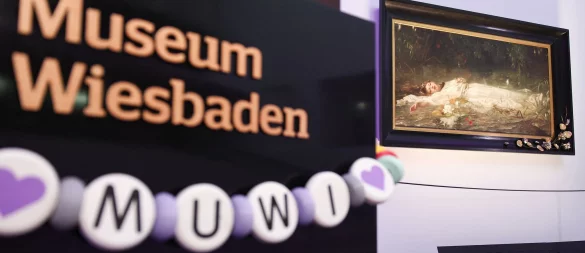 Rund 200 Swift-Fans sind am Sonntagnachmittag zur ersten Swift-Sonderveranstaltung ins Museum Wiesbaden gekommen. - © Hannes P. Albert/dpa