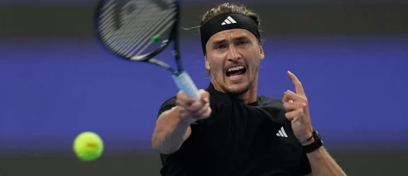 Alexander Zverev schafft es mit einiger Mühe in die nächste Runde von Shanghai. - © Mahesh Kumar A./AP/dpa