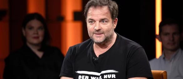 Hundeexperte Martin Rütter hat seine letzte Tour angekündigt. (Archivbild) - © Sina Schuldt/dpa