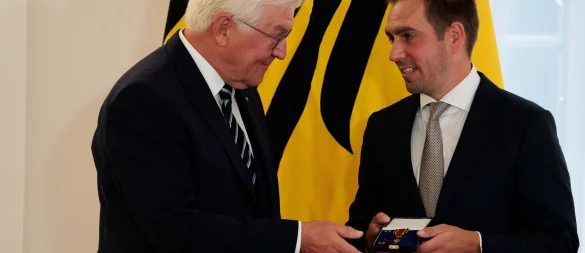 «Mr. Fairplay» Philipp Lahm ist unter den neuen Trägerinnen und Trägern des Verdienstordens. - © Carsten Koall/dpa