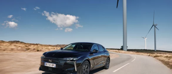 Frischzellenkur: Aus dem DS 4 wird der DS N°4 – mit neuen Antrieben und erstmals auch vollelektrisch. - © @GREG/DS Automobiles/Stellantis/dpa-tmn
