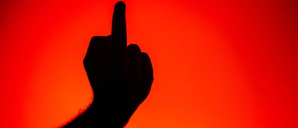 Weint die Schichtmutter oder nicht? Ein Gericht entschied: Vulgäre Kritik ist nicht automatisch ein Kündigungsgrund. - © Sina Schuldt/dpa/dpa-tmn