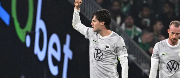 Brachte den VfL Wolfsburg in Front: Mattias Svanberg (l) - © Carmen Jaspersen/dpa