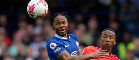 Raheem Sterling (l) wurde Opfer einer Straftat. (Archivbild) - © Kirsty Wigglesworth/AP/dpa