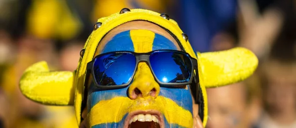 Die Fußballfans in Schweden staunen nicht schlecht: Es gibt einen Sensations-Meister - © Michael Buholzer/KEYSTONE/dpa